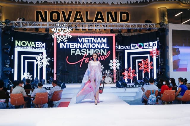 Mãn nhãn với Lễ hội thời trang quốc tế Việt nam VIFF tại Novaland Gallery - Ảnh 2.