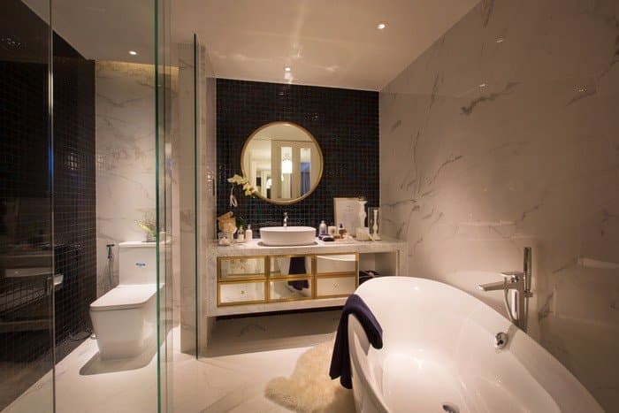 Không gian tắm sang trọng, rộng rãi tại căn hộ Madison với các thiết bị nhỏ gọn nhưng vẫn đáp ứng tốt nhu cầu sử dụng của khách hàng.